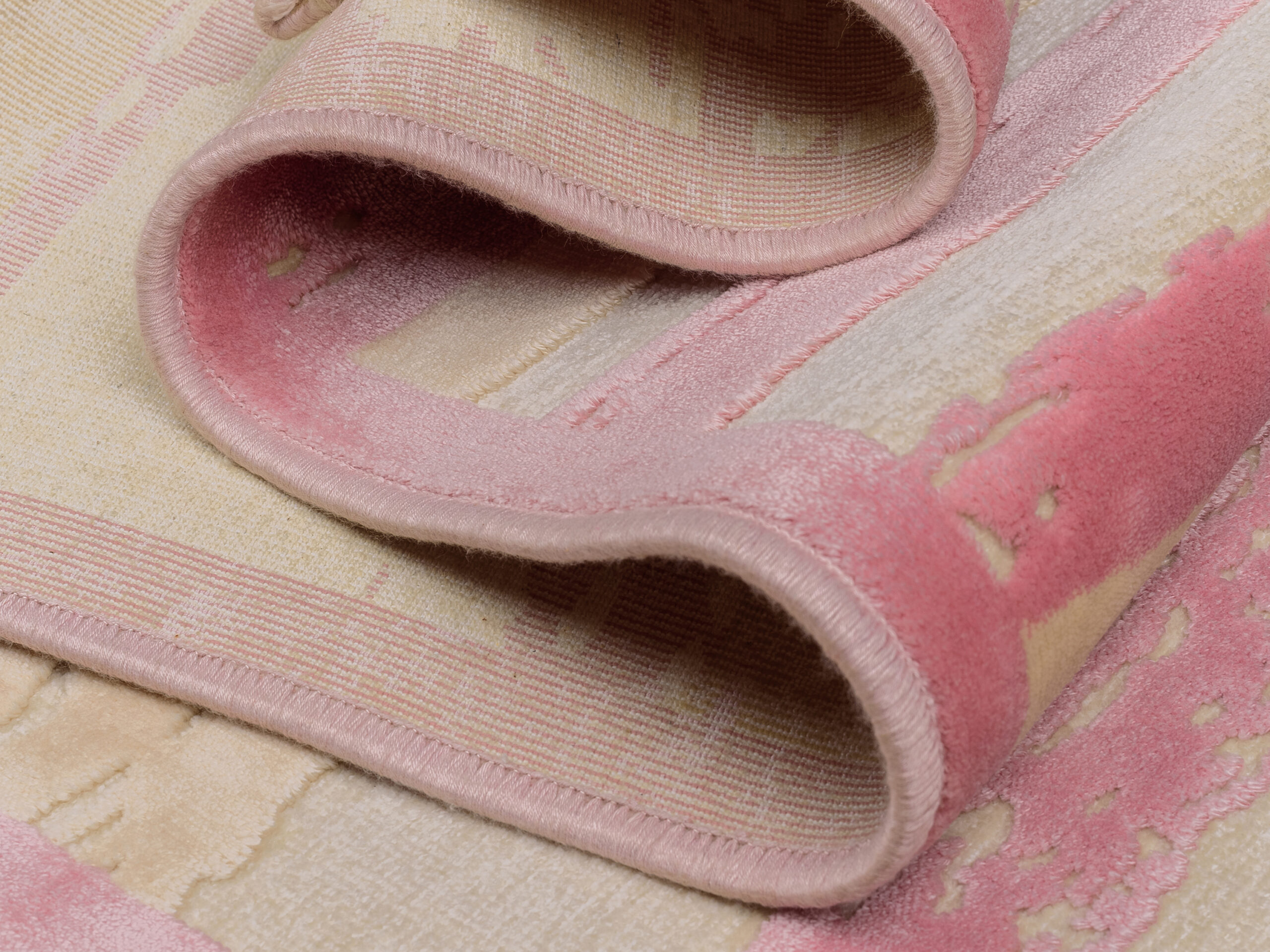 DIDIM Silk Rug Details DIDIM Silk Rug Details